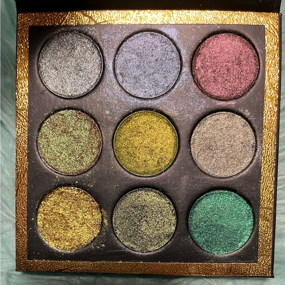Pariah House Cosmetics Gone Grunge palette